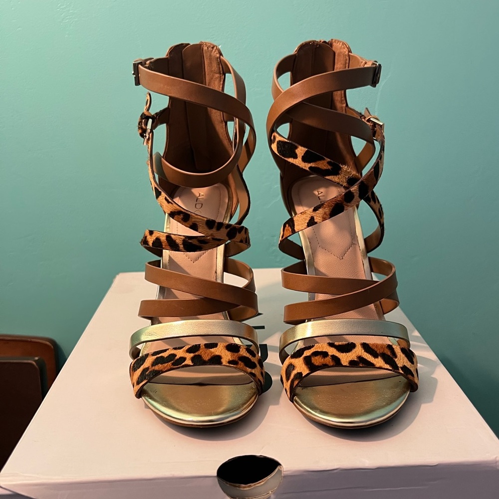 Sexy leopard camel colored heels!!